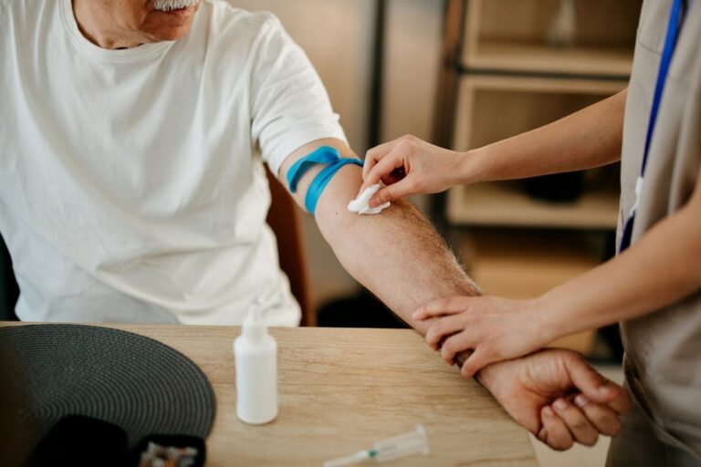 خدمة التحاليل الطبية المنزلية وسحب العينات من المنزل بواسطة Ultrascan